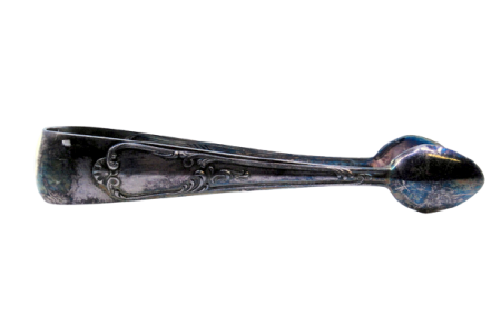  Pinça de açúcar em prata lisa com relevos nas hastes.