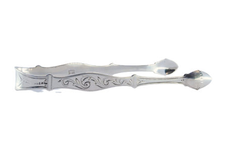 Pinça de açúcar em prata com gravados em ambos os lados. 