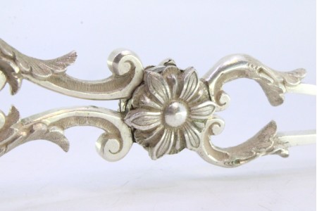 Pinça para salada, pão ou molhos em prata recortada