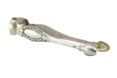 Pinça de açúcar em prata com relevos e cartelas para monogramas.