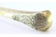  Pinça para gelo em prata em forma de garras de ave em dourado.