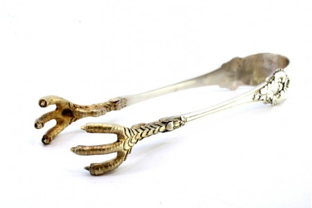  Pinça para gelo em prata com garras douradas, hastes relevadas e frisos 