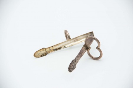 Pinça para espargos em prata.