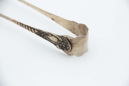  Pinça para gelo em prata com relevos e frisos