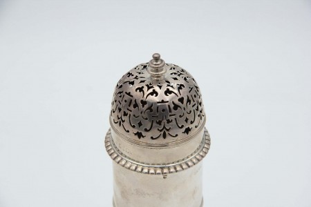 Polvilhador de prata com relevos