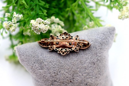 Pregadeira em prata e ouro com lascas de diamantes e esmalte azul