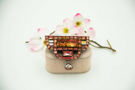 Pregadeira em prata com topásios coloridos calibrados