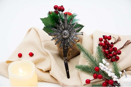 Resplendor de prata com relevos