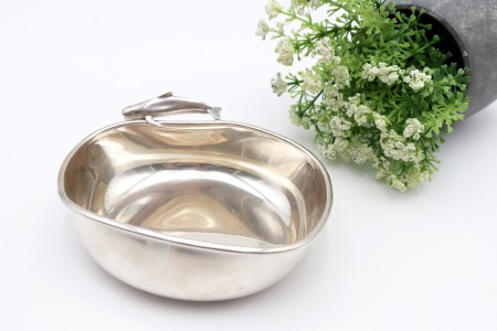 Saboneteira em prata lisa com orca em vulto perfeito