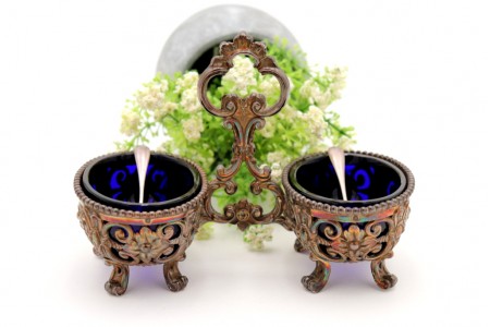 Saleiro e pimenteiro em prata perlada com recortes