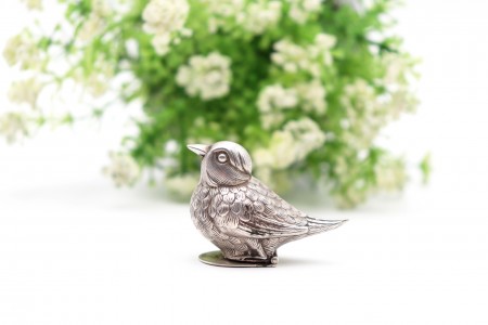 Saleiro ou pimenteiro de prata em forma de pássaro 