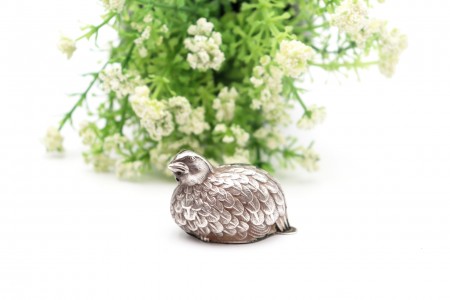 Saleiro ou pimenteiro de prata em forma de perdiz