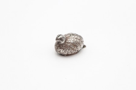 Saleiro ou pimenteiro de prata em forma de perdiz