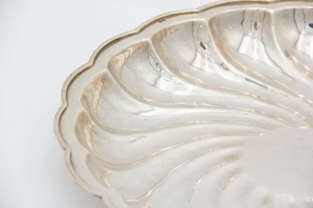 Salva em prata de forma gomada