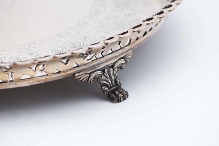 Salva bilheteira circular em prata com gradinha