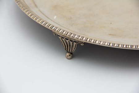  Salva bilheteira em prata lisa de formato circular