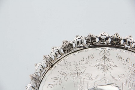 Salva bilheteira de prata em formato circular