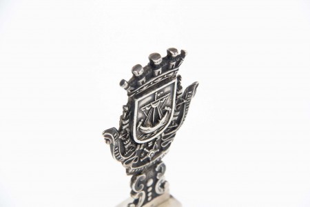  Sinete de prata com relevos do Brazão de Lisboa