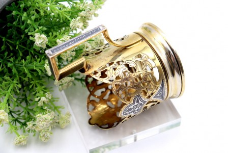 Suporte em prata dourada para copo de vidro ao gosto Russo