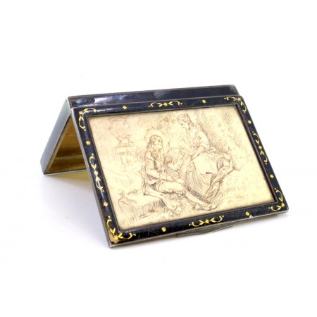 Caixa de rapé em prata com casal em cena idílica em gravados sobre marfim, esmaltada em toda a envolvência e interior dourado
