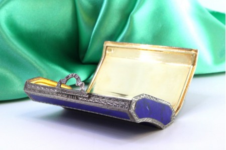 Caixa de Toilette em prata revestida a lápis lazuli e com interior em ouro