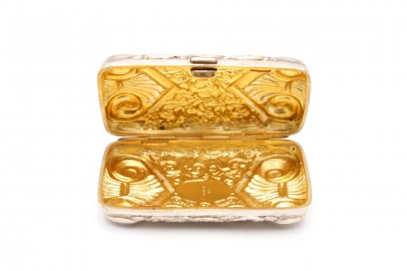 Tabaqueira em prata profusamente relevada ao estilo Art Nouveau