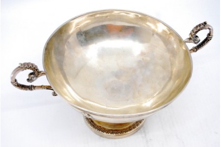  Bomboneira em prata com asas em forma de enrolamentos