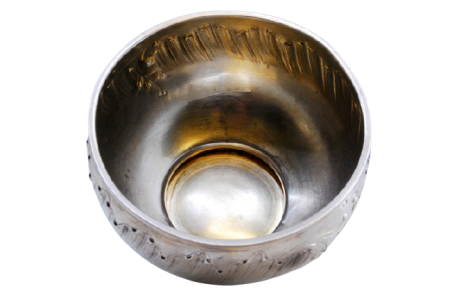 Bomboneira em prata com relevos na envolvência