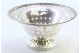 Taça em prata com recortes e frisos perlados assente com em base circular.