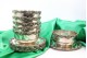  Conjunto de seis lavabos e pratos em prata com os rebordos relevados.