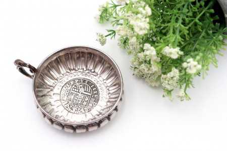 Taça de prova de vinho em prata gomada com moeda espanhola no centro
