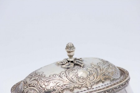 Escudela em prata de forma oval