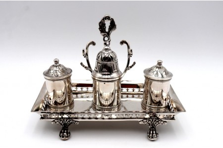 Tinteiro em prata com gradinha, dois depósitos e areeiro, sineta