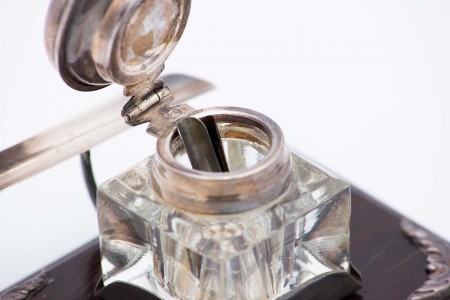 Tinteiro em prata com depósito em vidro
