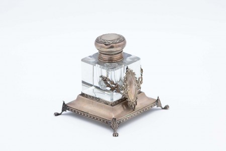 Tinteiro com depósito de vidro e estrutura em prata