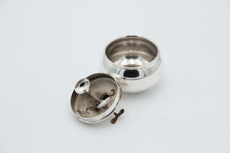 Açucareiro esférico em prata lisa