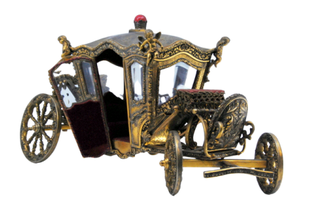  Coche em prata dourada com gravados de armas Portuguesas, grinaldas, figuras angélicas, aplicações de vidro nas portas e janelas