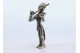 Figura de músico em prata tocando Violino.