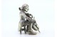 Figura de músico em prata tocando violoncelo.