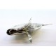 Paliteiro de prata em forma de peixe com escamas relevadas.