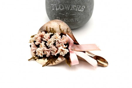 Bouquet de flores em prata em lisa