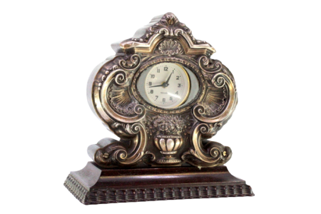 Relógio regulador de mesa em madeira com aplicação em prata relevada e tremidos em pau santo.