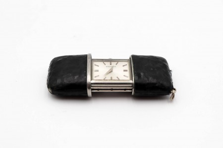 Relógio de viagem Movado com capa em pele preta e argola de supensão