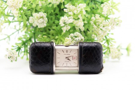 Relógio de viagem Movado com capa em pele preta, sistema mecânico e calendário