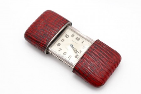 Relógio de viagem Movado emm prata e caixa forrada a pele de crocodilo